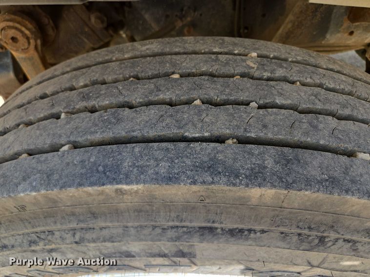 image for item EM7471 1996 International 4700 dump truck