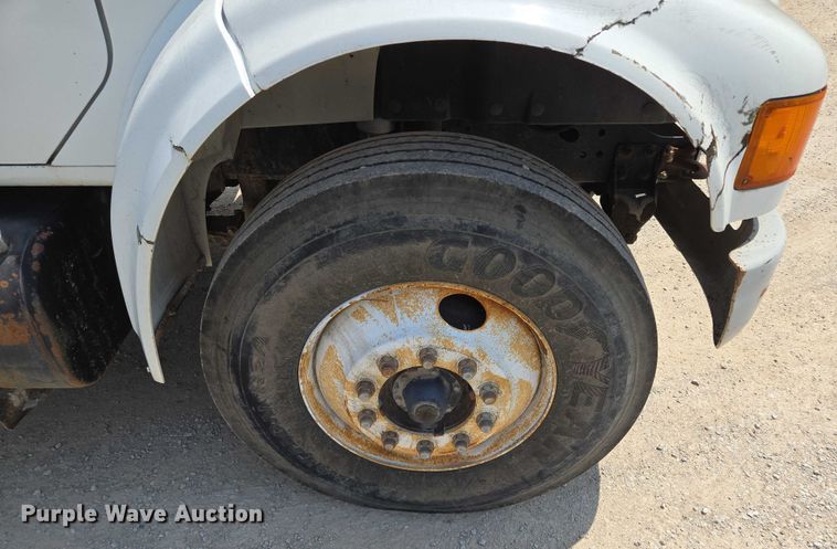 image for item EM7471 1996 International 4700 dump truck