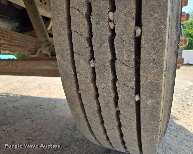 image for item EM7471 1996 International 4700 dump truck