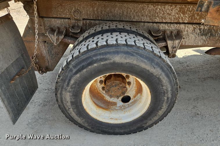 image for item EM7471 1996 International 4700 dump truck