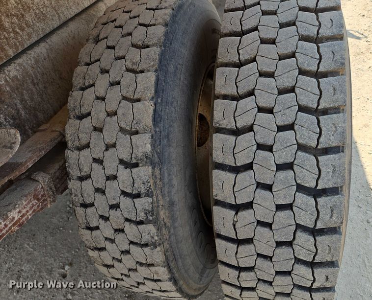 image for item EM7471 1996 International 4700 dump truck