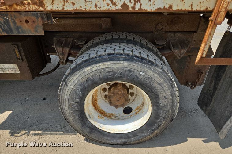image for item EM7471 1996 International 4700 dump truck