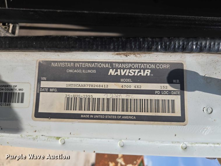 image for item EM7471 1996 International 4700 dump truck