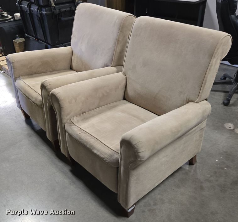 image for item EN3820 (2) chairs