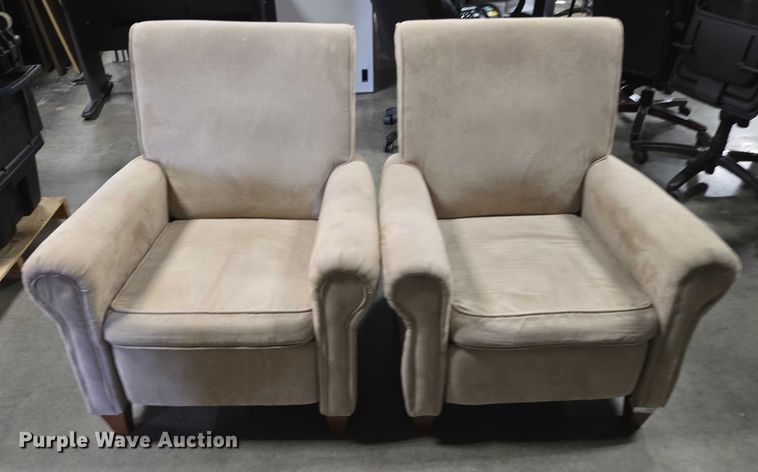 image for item EN3820 (2) chairs