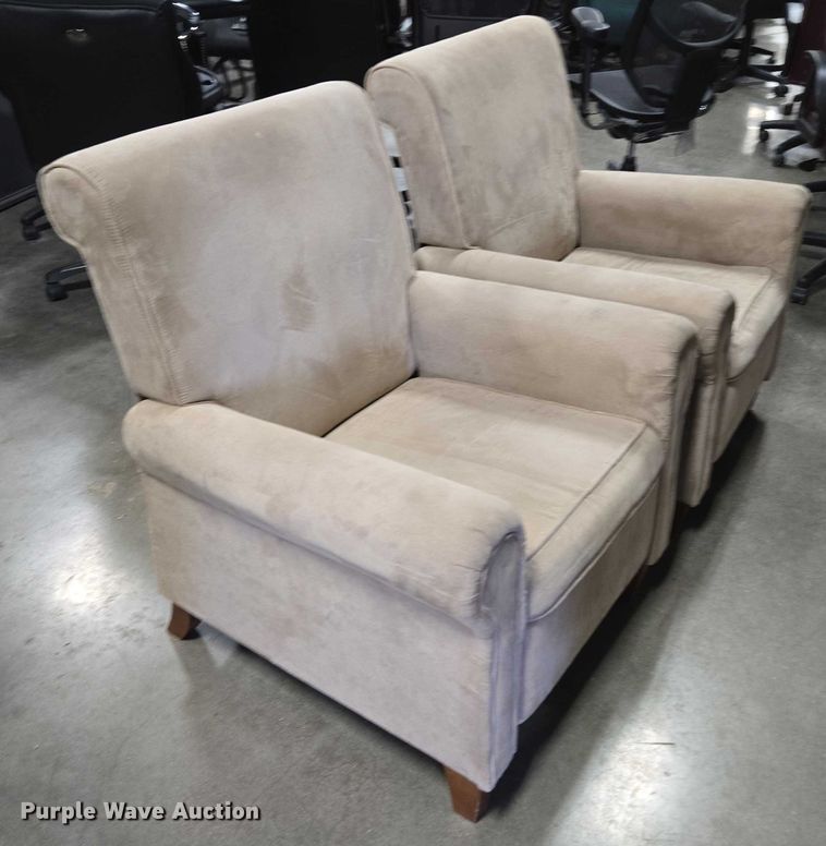 image for item EN3820 (2) chairs