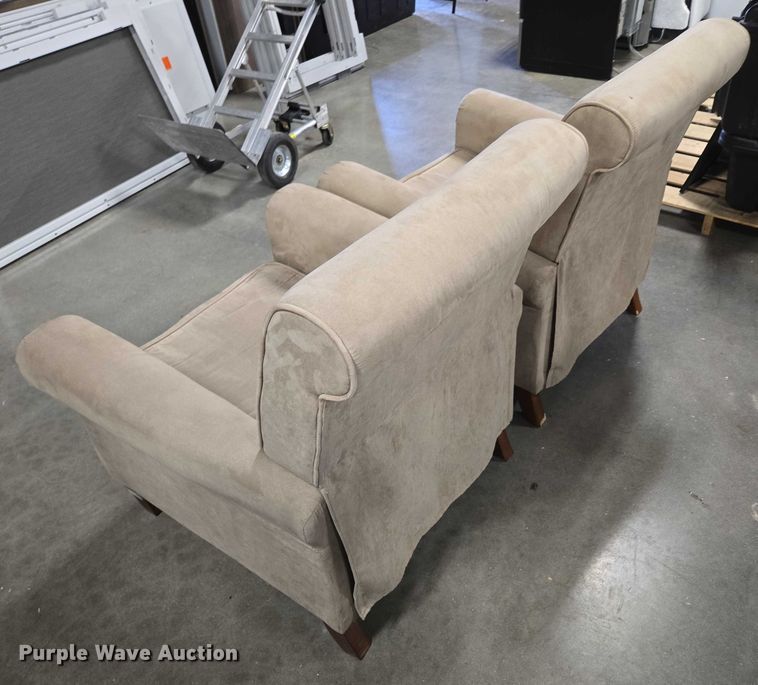 image for item EN3820 (2) chairs