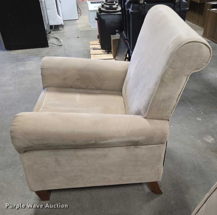 image for item EN3820 (2) chairs