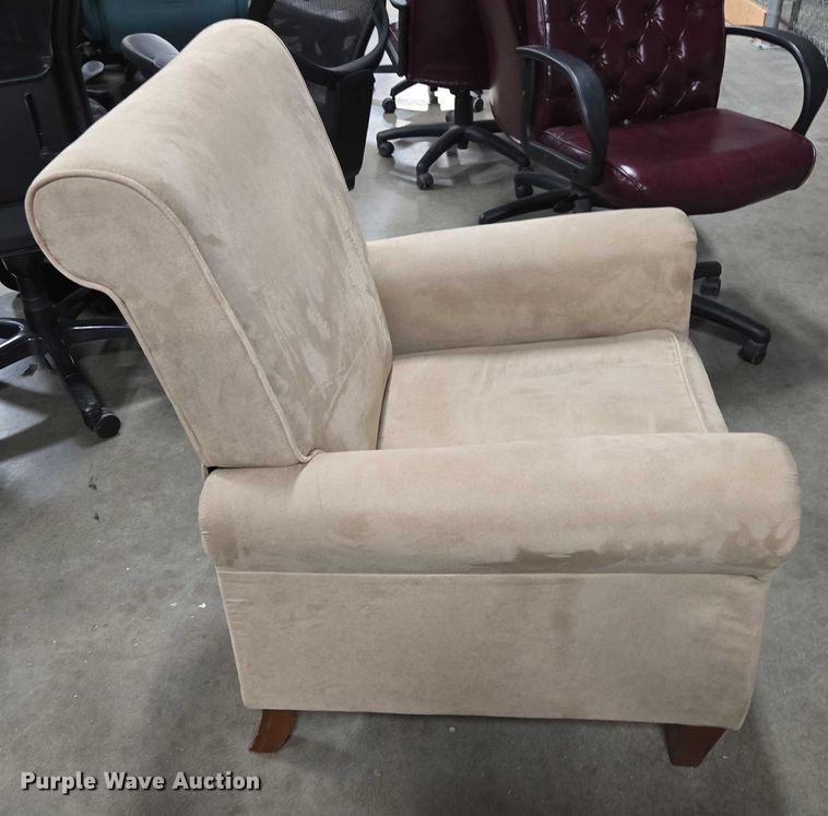 image for item EN3820 (2) chairs