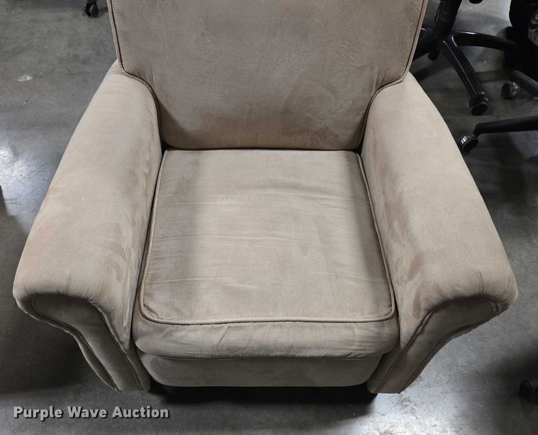 image for item EN3820 (2) chairs