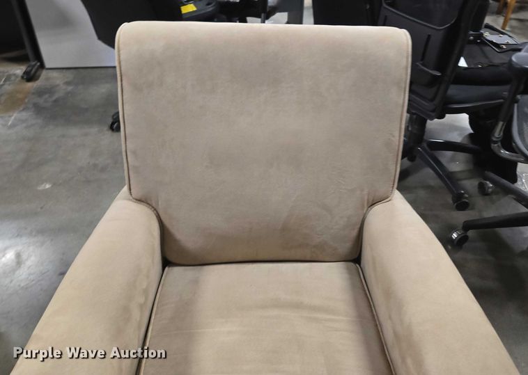 image for item EN3820 (2) chairs