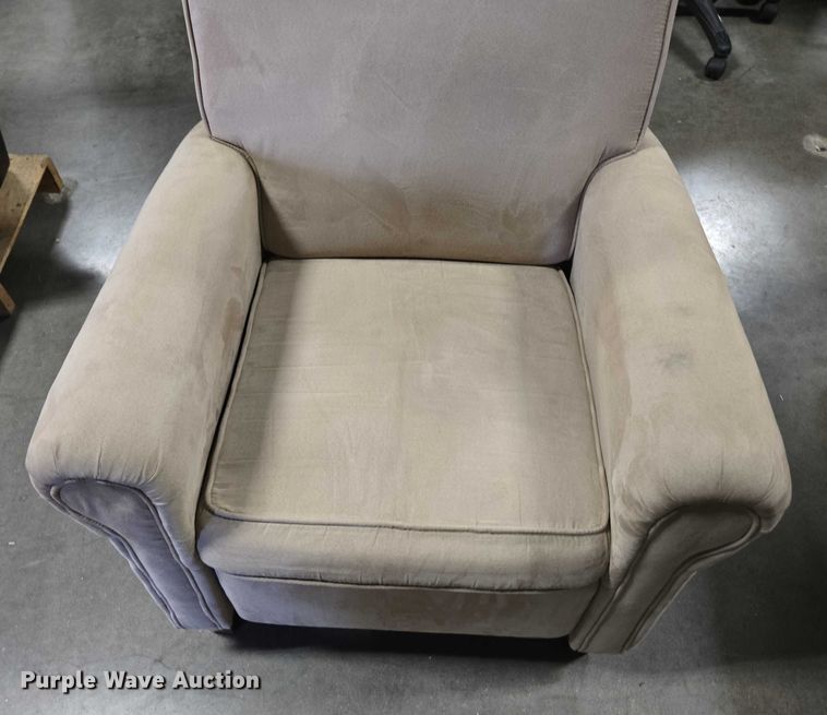 image for item EN3820 (2) chairs