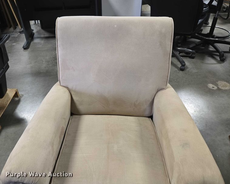 image for item EN3820 (2) chairs