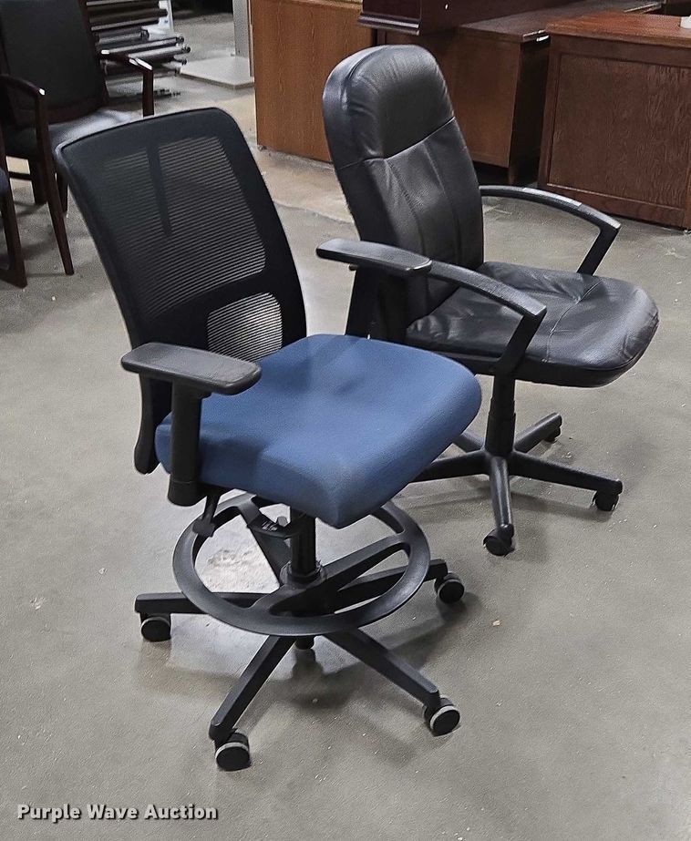 image for item EN3827 (2) chairs