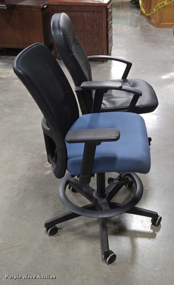 image for item EN3827 (2) chairs