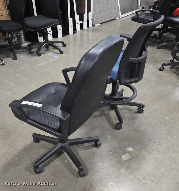 image for item EN3827 (2) chairs