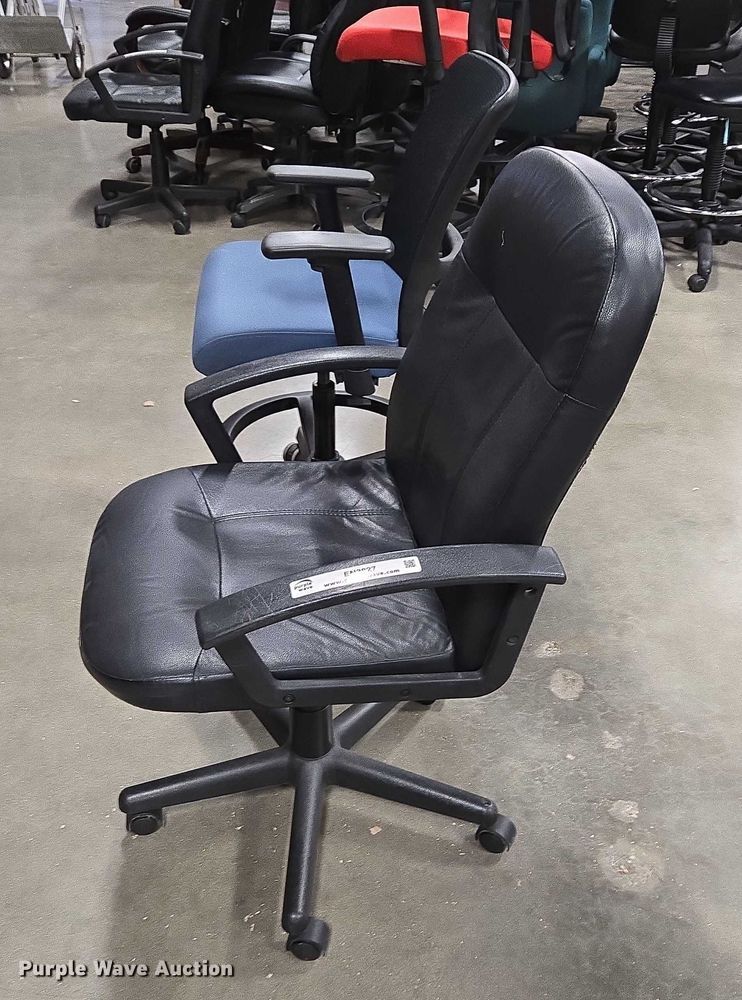 image for item EN3827 (2) chairs