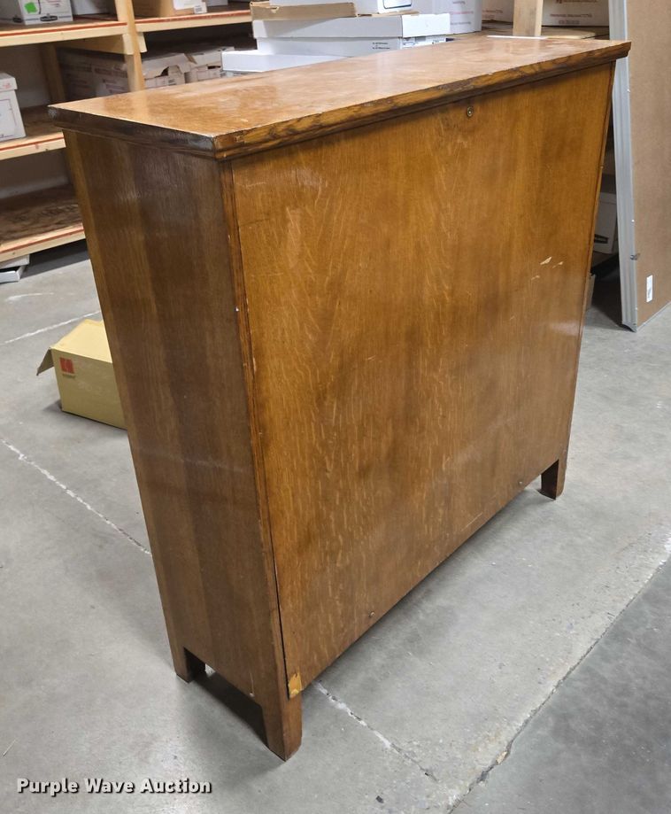 image for item EN3841 Cabinet