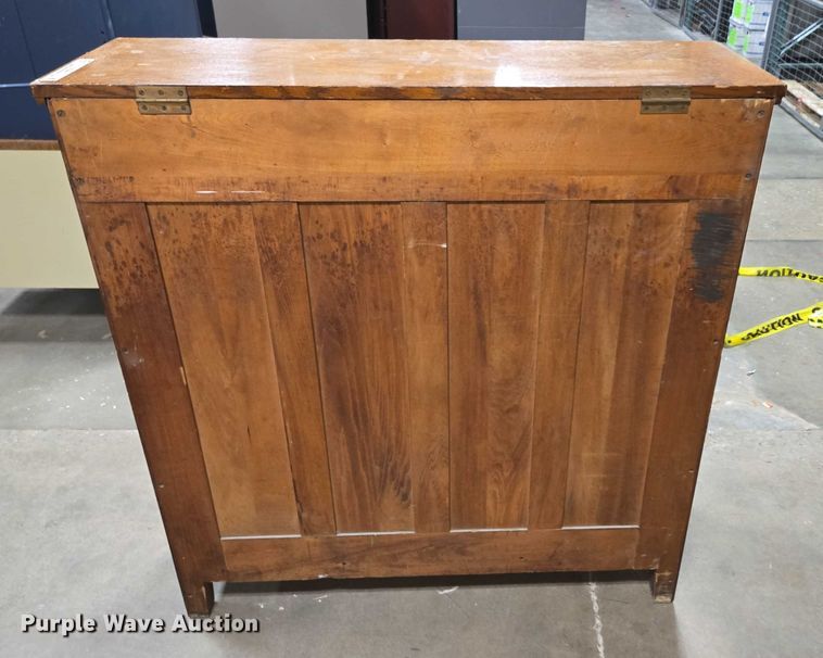 image for item EN3841 Cabinet