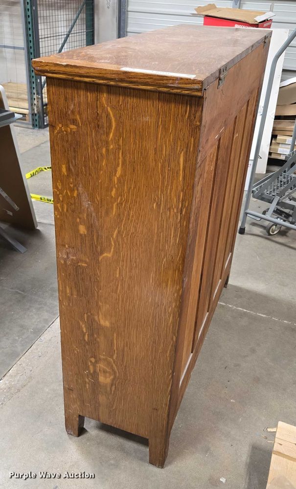 image for item EN3841 Cabinet