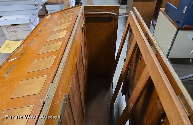 image for item EN3841 Cabinet