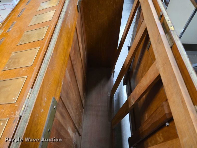 image for item EN3841 Cabinet