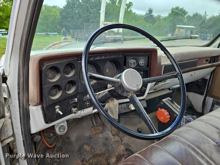 image for item EN8016 1986 Chevrolet 70 sewer jetter truck