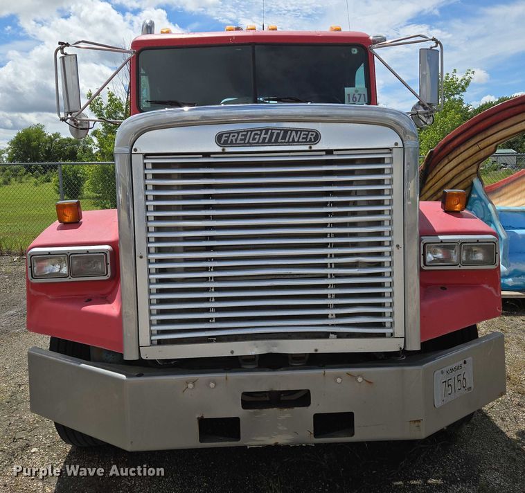 image for item EN8031 1996 Freightliner FLD semi truck
