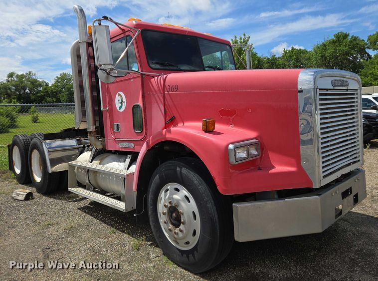 image for item EN8031 1996 Freightliner FLD semi truck