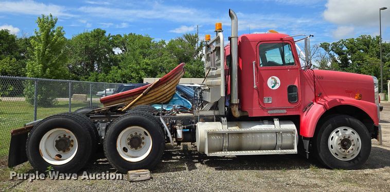 image for item EN8031 1996 Freightliner FLD semi truck