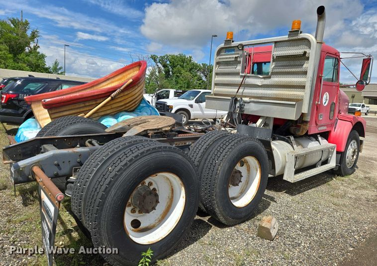 image for item EN8031 1996 Freightliner FLD semi truck
