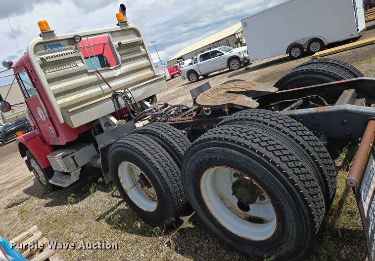 image for item EN8031 1996 Freightliner FLD semi truck