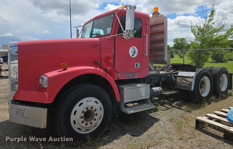 image for item EN8031 1996 Freightliner FLD semi truck