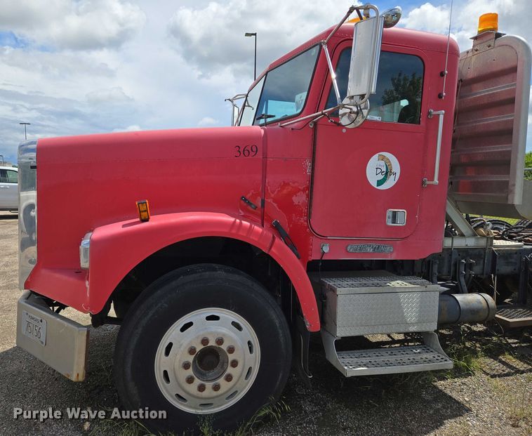 image for item EN8031 1996 Freightliner FLD semi truck