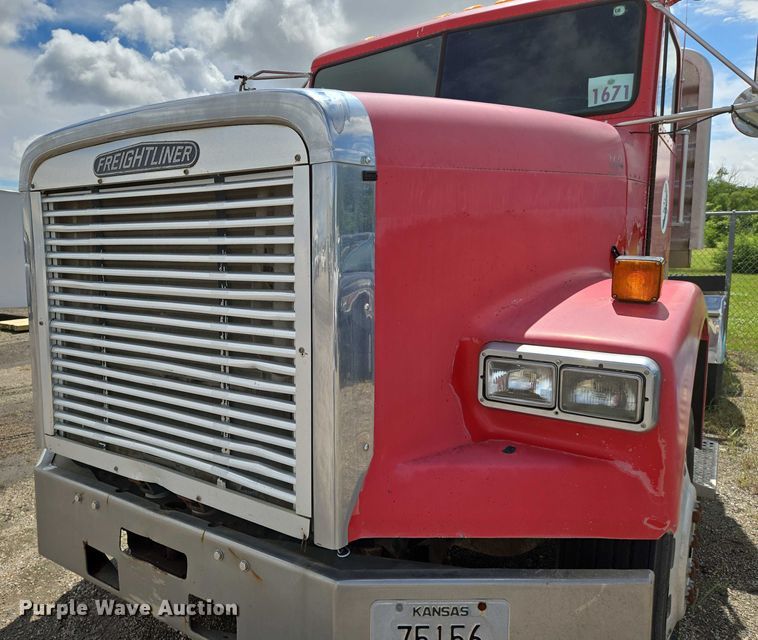 image for item EN8031 1996 Freightliner FLD semi truck