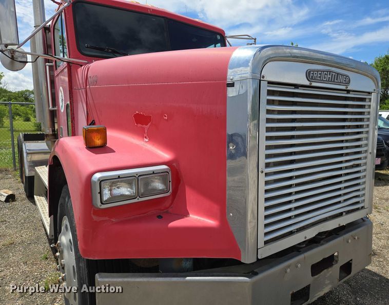 image for item EN8031 1996 Freightliner FLD semi truck