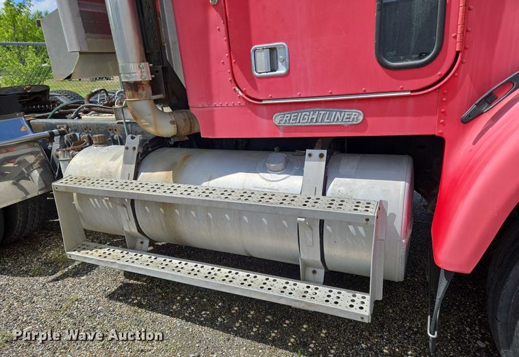 image for item EN8031 1996 Freightliner FLD semi truck