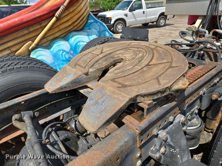 image for item EN8031 1996 Freightliner FLD semi truck