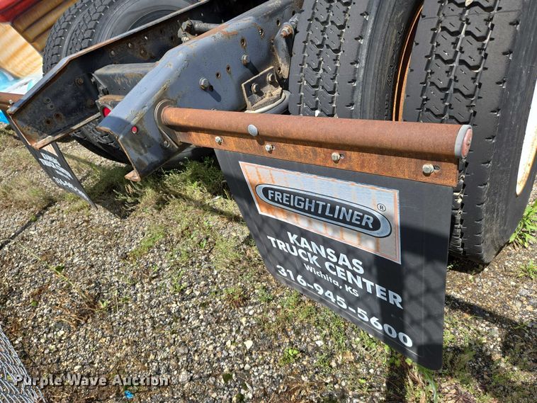 image for item EN8031 1996 Freightliner FLD semi truck