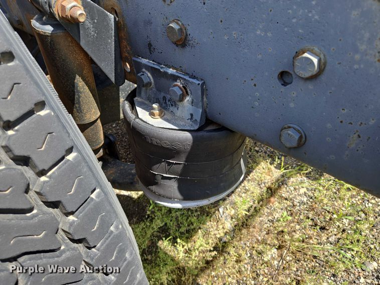 image for item EN8031 1996 Freightliner FLD semi truck