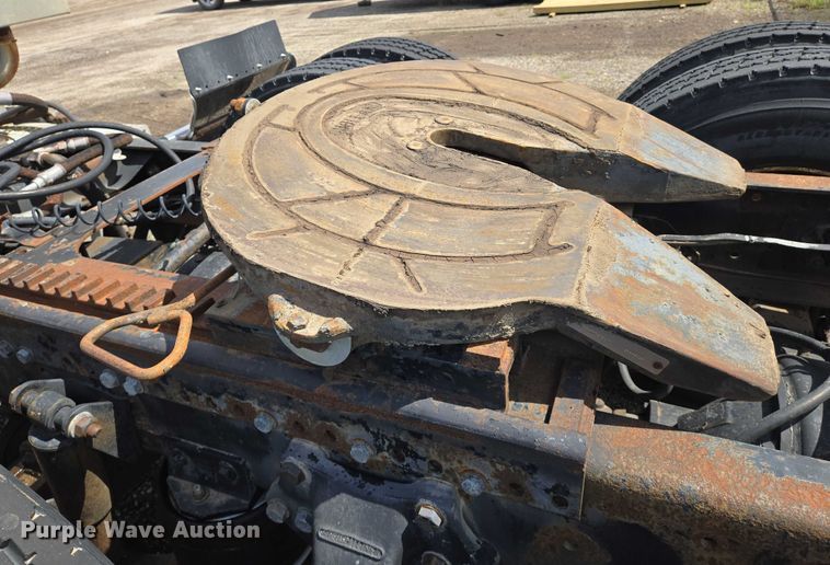 image for item EN8031 1996 Freightliner FLD semi truck