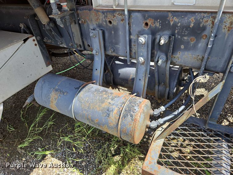 image for item EN8031 1996 Freightliner FLD semi truck