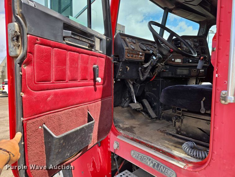 image for item EN8031 1996 Freightliner FLD semi truck