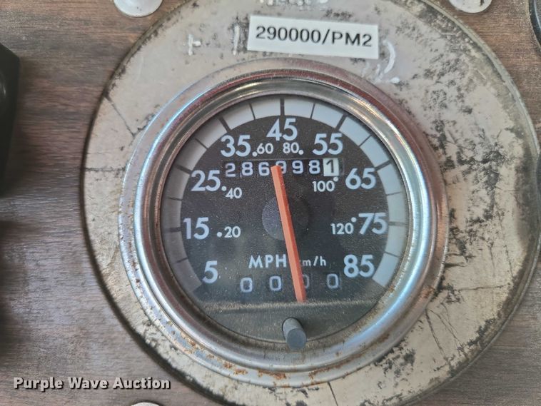 image for item EN8031 1996 Freightliner FLD semi truck