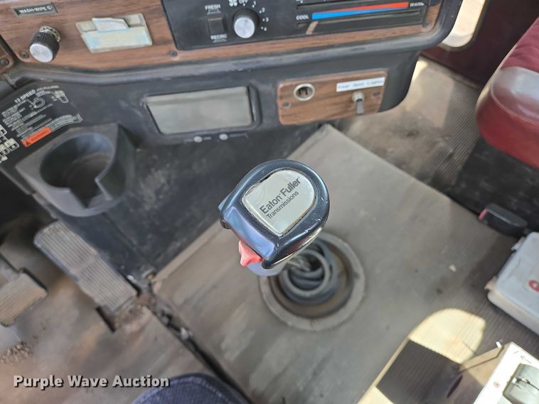 image for item EN8031 1996 Freightliner FLD semi truck