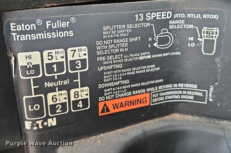 image for item EN8031 1996 Freightliner FLD semi truck