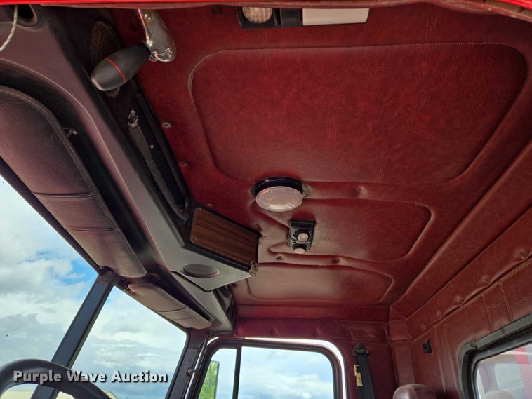 image for item EN8031 1996 Freightliner FLD semi truck