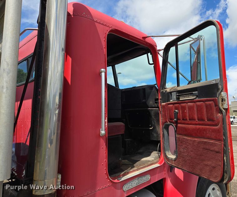 image for item EN8031 1996 Freightliner FLD semi truck
