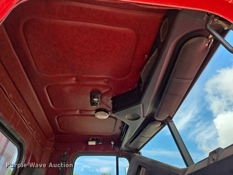 image for item EN8031 1996 Freightliner FLD semi truck