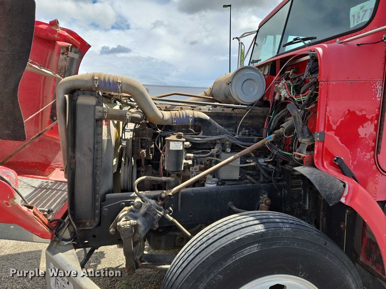 image for item EN8031 1996 Freightliner FLD semi truck